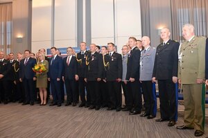 Zdjęcie zbiorowe na koniec uroczystości 