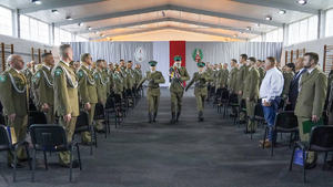 Poczet sztandarowy Warmińsko-Mazurskiego Oddziału Straży Granicznej podczas uroczystości Poczet sztandarowy Warmińsko-Mazurskiego Oddziału Straży Granicznej podczas uroczystości