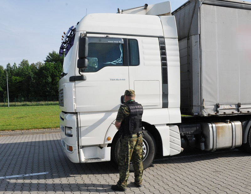 Калининградец пытался въехать в Польшу на грузовике DAF, украденным в Испании. Не получилось