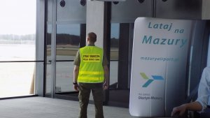 Ćwiczenia służb na lotnisku w Szymanach 