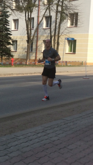 Uczestnicy biegu "Niebieski start" 