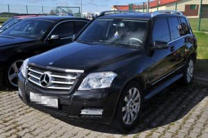 Zatrzymany mercedes 