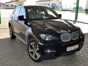 Zatrzymane BMW w Grzechotkach 