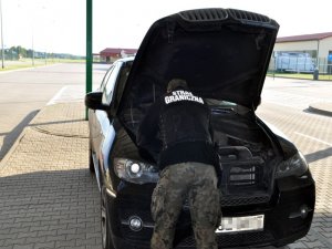 Zatrzymane BMW w Grzechotkach 