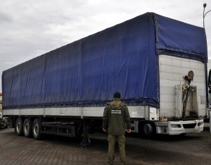 Zatrzymana naczepa na przejściu w Grzechotkach 