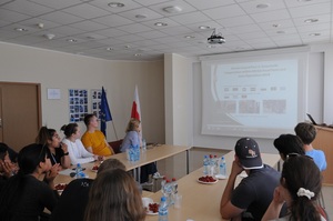 Studenci z Teksasu na przejściu w Grzechotkach 