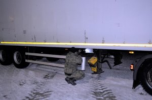 Zatrzymana naczepa na przejściu w Grzechotkach 