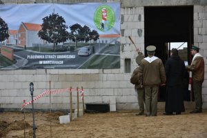 uroczystość wmurowania aktu erekcyjnego pod budowę Placówki Straży Granicznej w Barcianach 