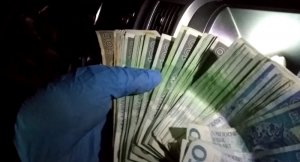 pieniądze zdeponowane przez funckjonariuszy SG 