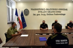 spotkanie uczestników misji z komendantem oddziału 