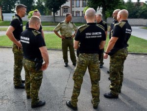spotkanie uczestników misji z komendantem oddziału 