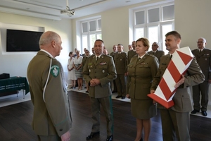 pożegnanie oficera z mundurem 