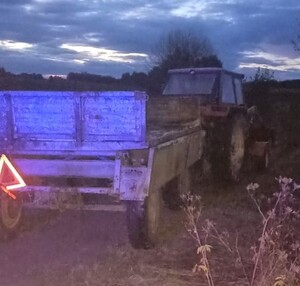 14-latek za kierownicą ciągnika rolniczego 