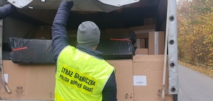 Przemycał papierosy uzbrojonym autem 