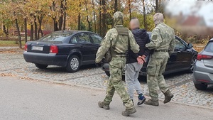 Przemycał papierosy uzbrojonym autem 