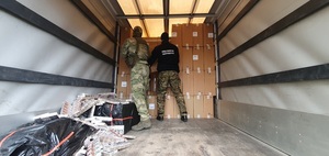 Przemycał papierosy uzbrojonym autem 