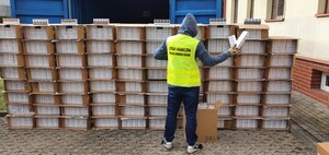 Przemycał papierosy uzbrojonym autem 