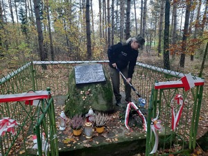 Pamiętali o mogiłach poległych kolegów 