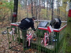 Pamiętali o mogiłach poległych kolegów 