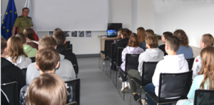 dzieci odwiedziły funkcjonariuszy z PSG w Dubeninkach 