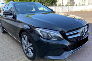 zatrzymany mercedes 