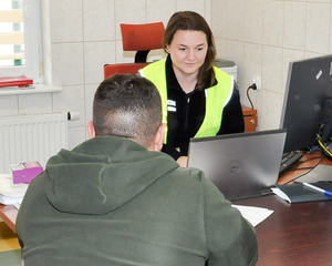 posłużył się podrobionym dowodem rejestracyjnym 