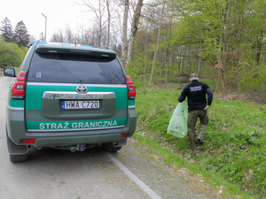 sprzątanie lasów i brzegów rzek 