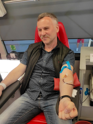 Podzielili się życiodajnym płynem 