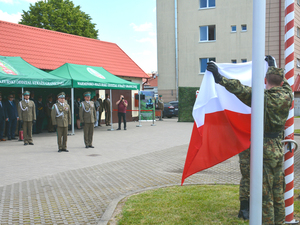 Awanse, wyróżnienia z okazji święta 
