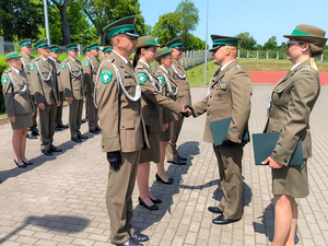 Awanse, wyróżnienia z okazji święta 