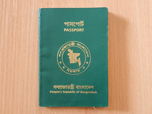 sfałszował datę w paszporcie 