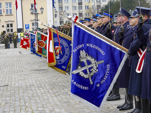 poczty sztandarowe na uroczystości z okazji Święta Niepodległości 