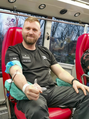 Honorowi Dawcy Krwi dzielą się życiodajnym płynem Honorowi Dawcy Krwi dzielą się życiodajnym płynem