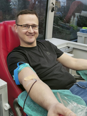 Honorowi Dawcy Krwi dzielą się życiodajnym płynem Honorowi Dawcy Krwi dzielą się życiodajnym płynem