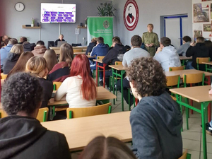 spotkanie funkcjonariuszy Straży Granicznej z młodzieżą spotkanie funkcjonariuszy Straży Granicznej z młodzieżą