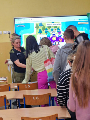 spotkanie funkcjonariuszy Straży Granicznej z młodymi ludźmi spotkanie funkcjonariuszy Straży Granicznej z młodymi ludźmi