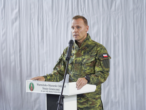 Komendant Warmińsko-Mazurskiego Oddziału Straży Granicznej płk SG Daniel Wojtaszkiewicz podczas przemówienia Komendant Warmińsko-Mazurskiego Oddziału Straży Granicznej płk SG Daniel Wojtaszkiewicz podczas przemówienia