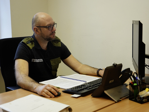 funkcjonariusz wykonuje czynności służbowe w ramach kontroli legalności zatrudnienia cudzoziemców funkcjonariusz wykonuje czynności służbowe w ramach kontroli legalności zatrudnienia cudzoziemców