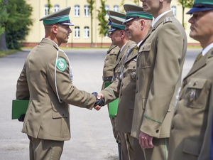 Komendant Warmińsko-Mazurskiego Oddziału Straży Granicznej płk SG Daniel Wojtaszkiewicz wręcza wyróżnienia Komendant Warmińsko-Mazurskiego Oddziału Straży Granicznej płk SG Daniel Wojtaszkiewicz wręcza wyróżnienia