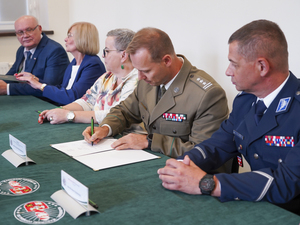 porozumienie podpisuje Komendant Warmińsko-Mazurskiego Oddziału Straży Granicznej płk SG Daniel Wojtaszkiewicz porozumienie podpisuje Komendant Warmińsko-Mazurskiego Oddziału Straży Granicznej płk SG Daniel Wojtaszkiewicz