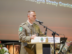 Komendant Warmińsko-Mazurskiego Oddziału Straży Granicznej płk SG Daniel Wojtaszkiewicz w trakcie przemówienia Komendant Warmińsko-Mazurskiego Oddziału Straży Granicznej płk SG Daniel Wojtaszkiewicz w trakcie przemówienia