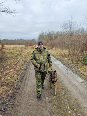 Pies służbowy Bagrat z przewodnikiem z Placówki Straży Granicznej w Braniewie Pies służbowy Bagrat z przewodnikiem z Placówki Straży Granicznej w Braniewie
