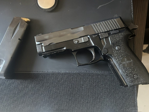 zabezpieczona broń zabezpieczona broń