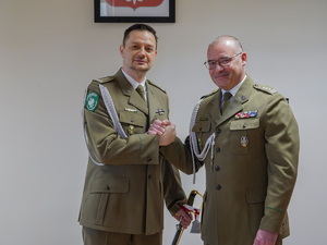 pożegnanie oficera Straży Granicznej z mundurem pożegnanie oficera Straży Granicznej z mundurem