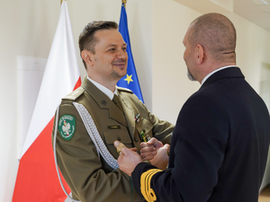 pożegnanie oficera Straży Granicznej z mundurem pożegnanie oficera Straży Granicznej z mundurem