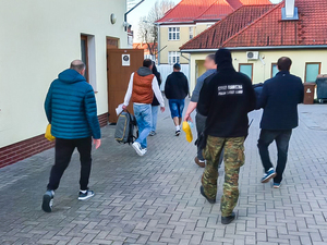 cudzoziemcy opuszczają kętrzyński ośrodek cudzoziemcy opuszczają kętrzyński ośrodek