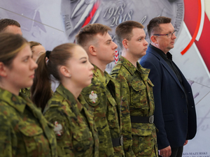 kaprale i pracownik Wydziału Techniki i Zaopatrzenia podczas uroczystości kaprale i pracownik Wydziału Techniki i Zaopatrzenia podczas uroczystości