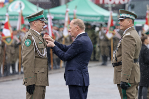 por. SG Robert Zalewski otrzymuje Brązowy Medal za Zasługi dla Straży Granicznej por. SG Robert Zalewski otrzymuje Brązowy Medal za Zasługi dla Straży Granicznej