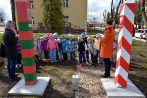 Dzieci zwiedzające W-MOSG 