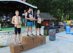 Dekoracja zwycięzców w kategorii studentów-2 miejsce funkcjonariusz z W-MOSG 